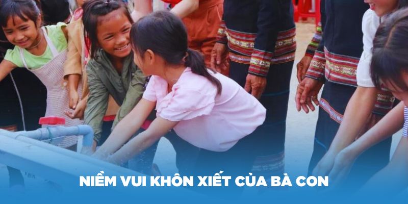 Niềm vui khôn xiết của bà con khi nhận được nguồn nước sạch