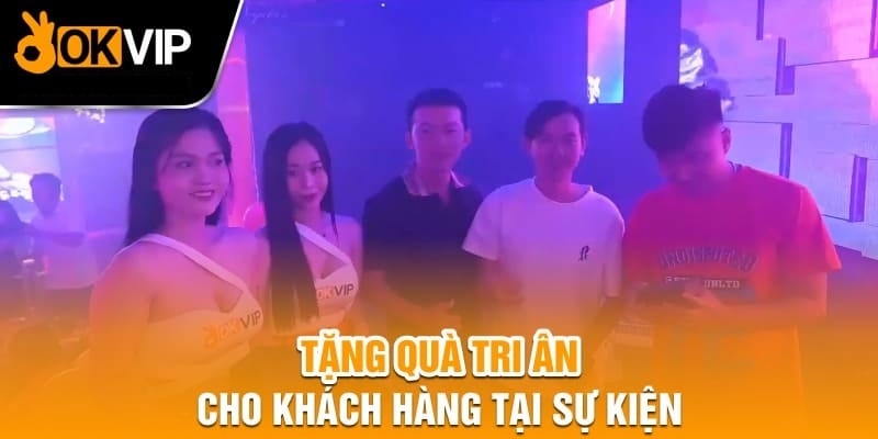 OKVIP tặng nhiều phần quà cho người tham gia chương trình